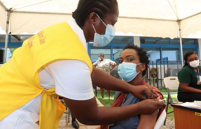 COVID-19 vaccination in Ghana, March 2021. Credit: UNAIDS COVID-19 vaccination in Ghana, March 2021. Credit: UNAIDS