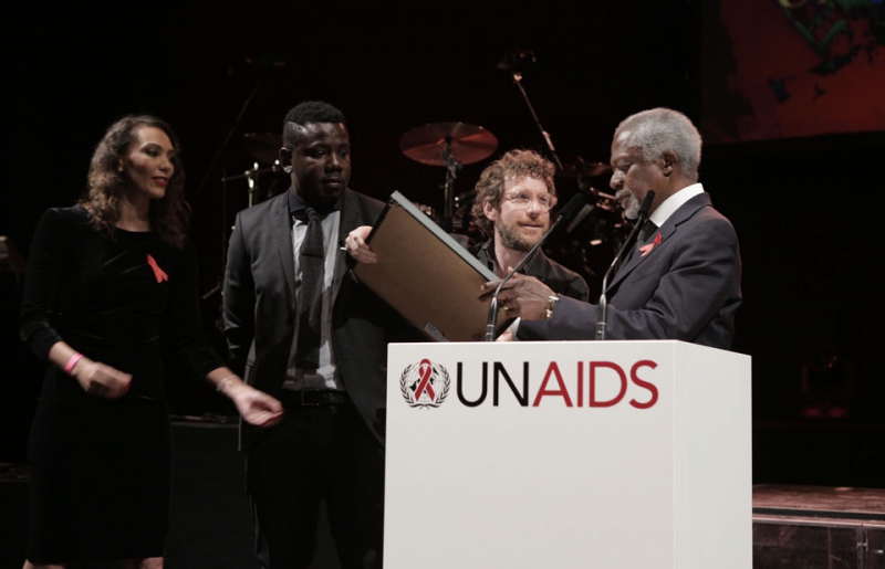 UNAIDS presents Kofi Annan with prestigious Award for Leadership