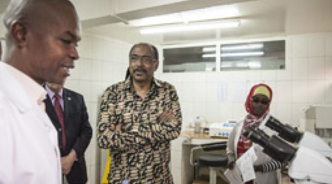 UNAIDS Executive Director Michel Sidibé recently visited a centre in Moroni that primarily provides antenatal care for pregnant women and prevention of mother-to-child transmission of HIV. It is run by the Association comorienne pour le bien-être familial