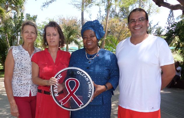 Ghislaine Cailliere, Secretary, Ravane Océan Indien; Marie-Laure Veyrat, Vice president, La Reunion; Sheila Tlou , UNAIDS Regional Director; Ronny Arnephy, President Ravane Océan Indien. Ghislaine Cailliere, Secretary, Ravane Océan Indien; Marie-Laure Veyrat, Vice president, La Reunion; Sheila Tlou , UNAIDS Regional Director; Ronny Arnephy, President Ravane Océan Indien.