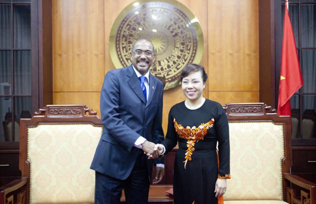 UNAIDS Executive Director Michel Sidibé meets with Minister of Health Professor Nguyen Thi Kim Tien in Hanoi on 24 October. Credit: UNAIDS UNAIDS Executive Director Michel Sidibé meets with Minister of Health Professor Nguyen Thi Kim Tien in Hanoi on 24 October. Credit: UNAIDS