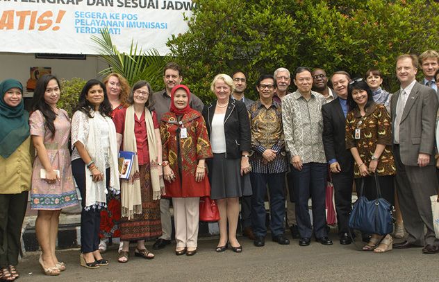 In Jakarta the UNAIDS PCB Delegation visited a clinic that provides HIV and other health services to people who use drugs. In Jakarta the UNAIDS PCB Delegation visited a clinic that provides HIV and other health services to people who use drugs.