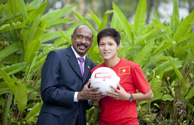 "The ultimate payoff will be ending the AIDS epidemic by 2030. It will be our greatest gift to the people of Viet Nam, to the world and to generations yet to come. It will be our lasting legacy," said Michel Sidibé, UNAIDS Executive Director. "The ultimate payoff will be ending the AIDS epidemic by 2030. It will be our greatest gift to the people of Viet Nam, to the world and to generations yet to come. It will be our lasting legacy," said Michel Sidibé, UNAIDS Executive Director.