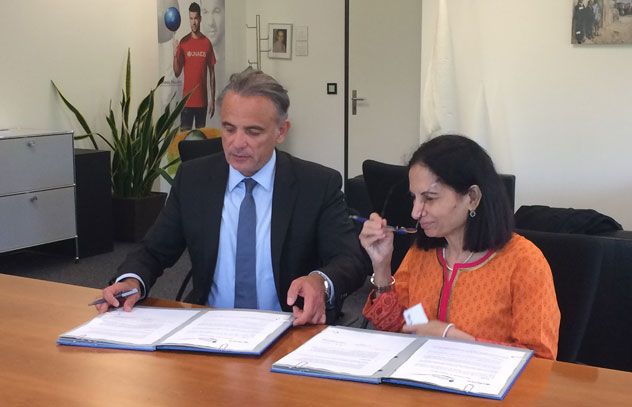 UNAIDS and the International Association of Schools of Social Work (IASSW) signed a cooperation agreement to accelerate action to end the AIDS epidemic, poverty, inequality and social exclusion. The agreement was signed on 21 October in Geneva, Switzerlan UNAIDS and the International Association of Schools of Social Work (IASSW) signed a cooperation agreement to accelerate action to end the AIDS epidemic, poverty, inequality and social exclusion. The agreement was signed on 21 October in Geneva, Switzerlan