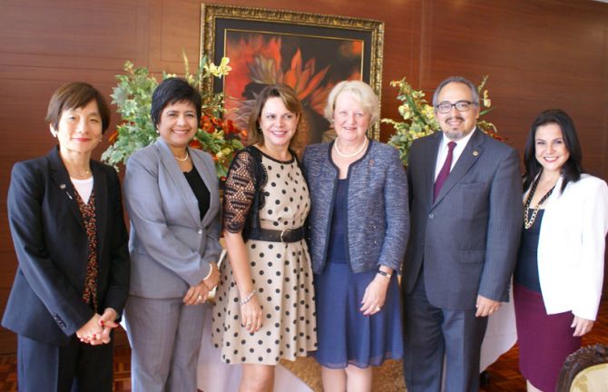 From left to right: Yoriko Yasukawa, Costa Rica UN Resident Coordinator; Rebeca Arias, Regional Director of UNDP Regional Center for Latin America and the Caribbean; Ana Elena Chacón, Costa Rica Vice-President; Jan Beagle, UNAIDS Deputy Executive Direc From left to right: Yoriko Yasukawa, Costa Rica UN Resident Coordinator; Rebeca Arias, Regional Director of UNDP Regional Center for Latin America and the Caribbean; Ana Elena Chacón, Costa Rica Vice-President; Jan Beagle, UNAIDS Deputy Executive Direc