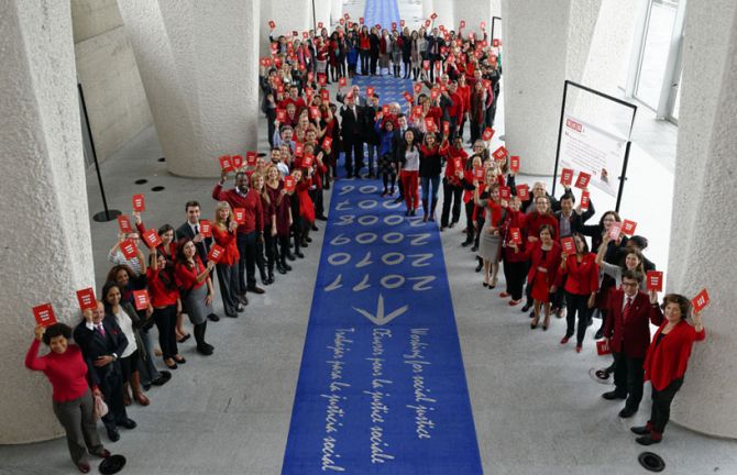 UNAIDS Deputy Executive Director Jan Beagle participated, together with the Director-General of the International Labour Organization (ILO), in World AIDS Day commemorations at the ILO headquarters in Geneva on 1 December to highlight the importance of fa UNAIDS Deputy Executive Director Jan Beagle participated, together with the Director-General of the International Labour Organization (ILO), in World AIDS Day commemorations at the ILO headquarters in Geneva on 1 December to highlight the importance of fa