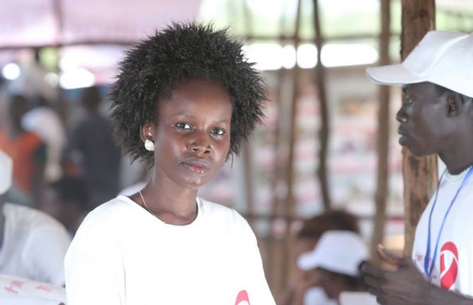 Nyanhial Gach, 22 years old mother, at Gameblla Stadium testing site, Gambella Regional State, Ethiopia, 30 November 2014. Nyanhial Gach, 22 years old mother, at Gameblla Stadium testing site, Gambella Regional State, Ethiopia, 30 November 2014.