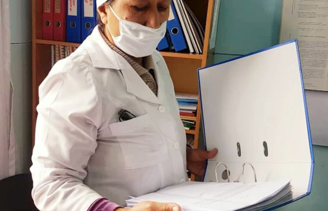 Like many health-care workers, Malika has been caught up in the fight against COVID-19. UNAIDS met her recently in her office in the clinic, adjacent to a blossoming apple orchard, and spoke to her about her background and work. Like many health-care workers, Malika has been caught up in the fight against COVID-19. UNAIDS met her recently in her office in the clinic, adjacent to a blossoming apple orchard, and spoke to her about her background and work.
