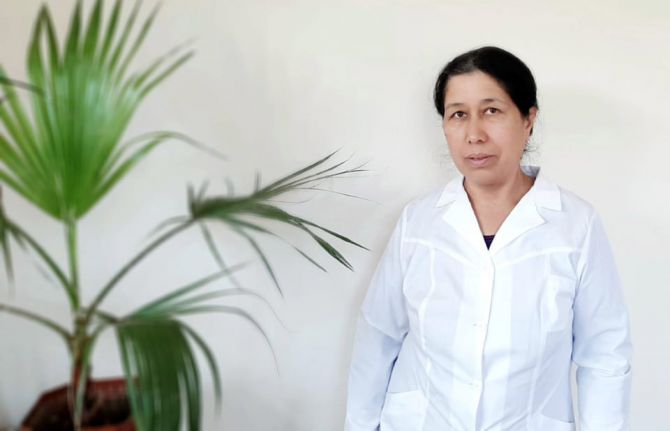 Like many health-care workers, Malika has been caught up in the fight against COVID-19. UNAIDS met her recently in her office in the clinic, adjacent to a blossoming apple orchard, and spoke to her about her background and work. Like many health-care workers, Malika has been caught up in the fight against COVID-19. UNAIDS met her recently in her office in the clinic, adjacent to a blossoming apple orchard, and spoke to her about her background and work.