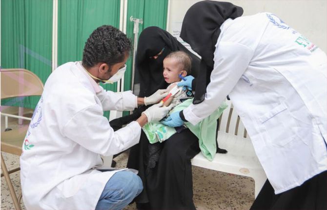 Health workers measure Antar’s mid-upper arm circumference and provide advice at a WFP supported clinic in Ad Dale city. Yemen Health workers measure Antar’s mid-upper arm circumference and provide advice at a WFP supported clinic in Ad Dale city. Yemen