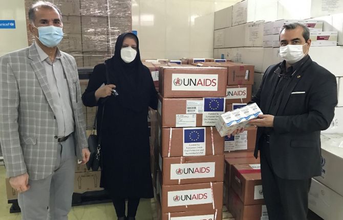 Dr Fardad Doroudi’s discussion with Dr Hengameh Namdari Tabar on distribution of ARVs Supplies donated by UNAIDS to Ministry of Health and Medical Education. Photo | Mr Saeid Honaramooz Dr Fardad Doroudi’s discussion with Dr Hengameh Namdari Tabar on distribution of ARVs Supplies donated by UNAIDS to Ministry of Health and Medical Education. Photo | Mr Saeid Honaramooz