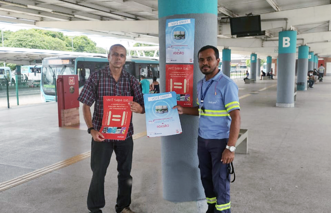 Exhibition of the campaign posters created by RNP+ CE in bus terminals in Fortaleza. Credit: RNP+ CE Exhibition of the campaign posters created by RNP+ CE in bus terminals in Fortaleza. Credit: RNP+ CE