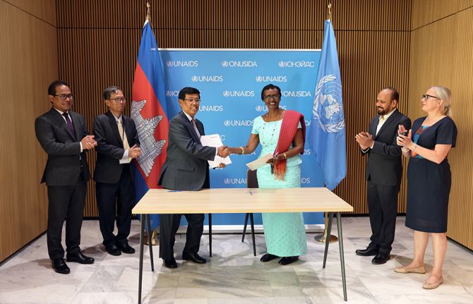 GENEVA, 24 June 2025—Cambodia has strengthened their joint efforts to combat the AIDS pandemic by signing a new cooperation agreement with UNAIDS for a year and pledging US$ 100,000. GENEVA, 24 June 2025—Cambodia has strengthened their joint efforts to combat the AIDS pandemic by signing a new cooperation agreement with UNAIDS for a year and pledging US$ 100,000.