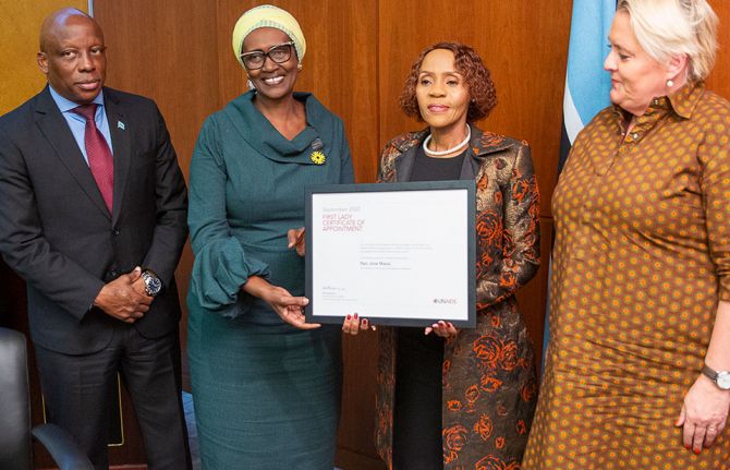 NEW YORK/GENEVA, 21 September 2023—UNAIDS has designated the First Lady of Botswana, Neo Jane Masisi, as a UNAIDS champion for the empowerment and engagement of adolescent girls and young women in Botswana. UNAIDS Executive Director, Winnie Byanyima, conf NEW YORK/GENEVA, 21 September 2023—UNAIDS has designated the First Lady of Botswana, Neo Jane Masisi, as a UNAIDS champion for the empowerment and engagement of adolescent girls and young women in Botswana. UNAIDS Executive Director, Winnie Byanyima, conf