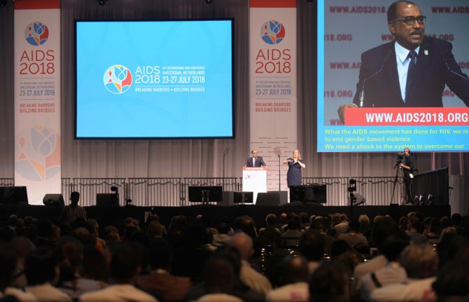 The 22nd International AIDS Conference opened on 23 July in Amsterdam, Netherlands. Under the theme “Breaking barriers, building bridges”, the conference will draw attention to the need of rights-based approaches to more effectively reach key populations. The 22nd International AIDS Conference opened on 23 July in Amsterdam, Netherlands. Under the theme “Breaking barriers, building bridges”, the conference will draw attention to the need of rights-based approaches to more effectively reach key populations.