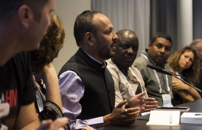 Breaking out of our Echo Chambers: Creative storytelling about HIV to cut through the noise Breaking out of our Echo Chambers: Creative storytelling about HIV to cut through the noise