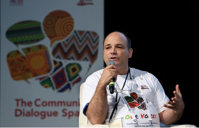 Manuel DaQuinta conducts a session on HIV and the workspace at the 2012 International AIDS conference in Washington DC, July 24, 2012. Photo by Chris Kleponis/UNAIDS Manuel DaQuinta conducts a session on HIV and the workspace at the 2012 International AIDS conference in Washington DC, July 24, 2012. Photo by Chris Kleponis/UNAIDS