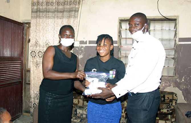 Delivering antiretroviral medicines to homes in Côte d’Ivoire and Nigeria Delivering antiretroviral medicines to homes in Côte d’Ivoire and Nigeria