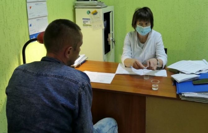 Social workers are also helping to connect medical facilities with people who use drugs, gay men and other men who have sex with men and members of other communities, who have become even more vulnerable. Social workers are also helping to connect medical facilities with people who use drugs, gay men and other men who have sex with men and members of other communities, who have become even more vulnerable.