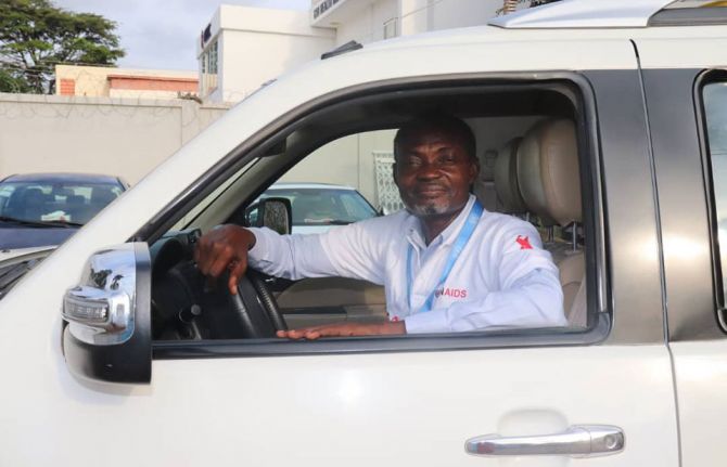 In 1999, when he started working for UNAIDS, Samuel Larkai committed himself to using his driving experience to contribute to ending AIDS by 2030. In 1999, when he started working for UNAIDS, Samuel Larkai committed himself to using his driving experience to contribute to ending AIDS by 2030.