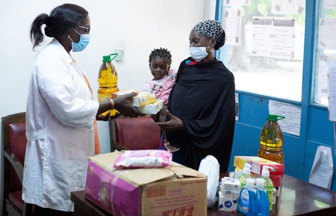 UNDP and UNAIDS support more than 300 pregnant and breastfeeding women living with HIV in Abidjan UNDP and UNAIDS support more than 300 pregnant and breastfeeding women living with HIV in Abidjan