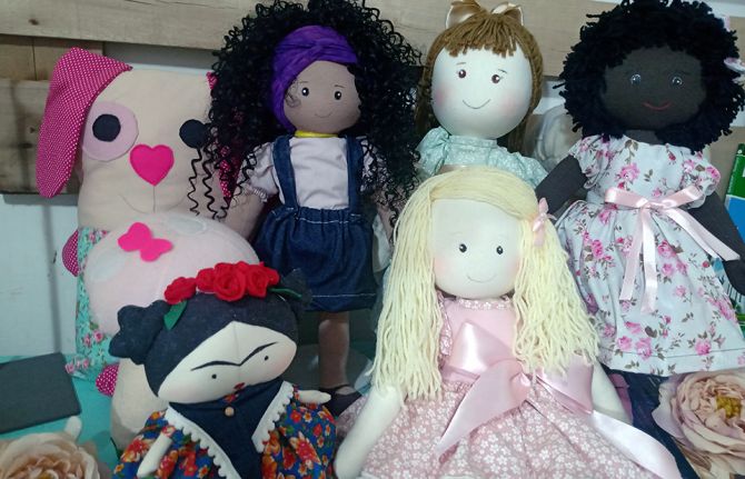 Women living with HIV in Brazil make rag dolls to generate income Women living with HIV in Brazil make rag dolls to generate income
