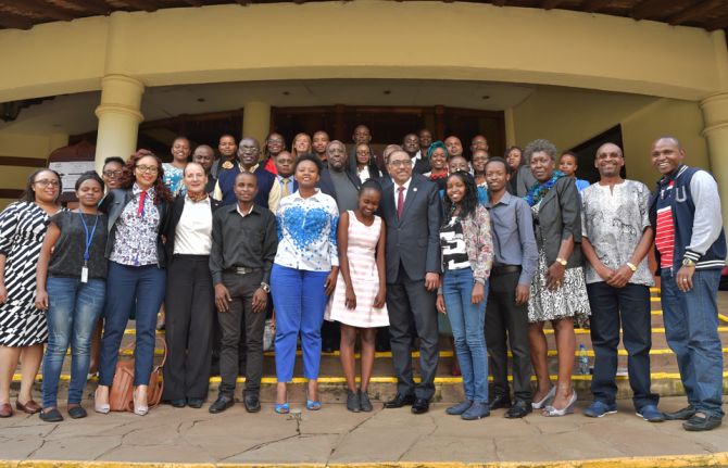 On a recent visit to Kenya, the Executive Director of UNAIDS, Michel Sidibé, met with members of civil society organizations in Kenya to talk about how to support, reinforce and expand the contribution of civil society towards ending the AIDS epidemic. 
