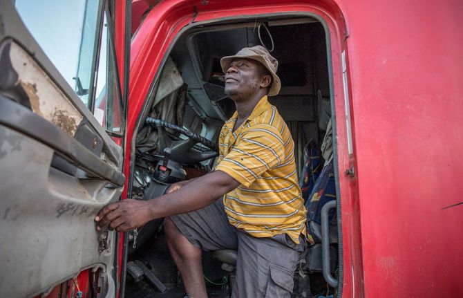 Patrick Chidyamatiyo, a truck driver at Forbes border clinic, Mutare, Zimbabwe. November 2019. © UNAIDS/C. Matonhodze. Patrick Chidyamatiyo, a truck driver at Forbes border clinic, Mutare, Zimbabwe. November 2019. © UNAIDS/C. Matonhodze.