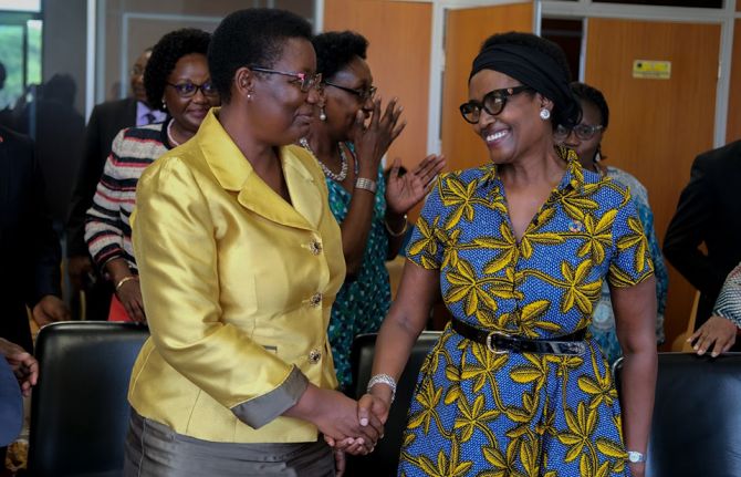 "We have got the science. We now need to remove the social human rights barriers to reach the last mile" @Winnie_Byanyima during her meeting with the Minister @MBAYO_ and @aidscommission board. "We have got the science. We now need to remove the social human rights barriers to reach the last mile" @Winnie_Byanyima during her meeting with the Minister @MBAYO_ and @aidscommission board.