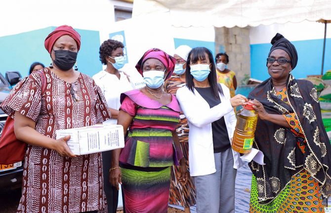 A donation of 400 food and hygiene kits was made by UNDP and UNAIDS to vulnerable people living with HIV and key populations. A donation of 400 food and hygiene kits was made by UNDP and UNAIDS to vulnerable people living with HIV and key populations.